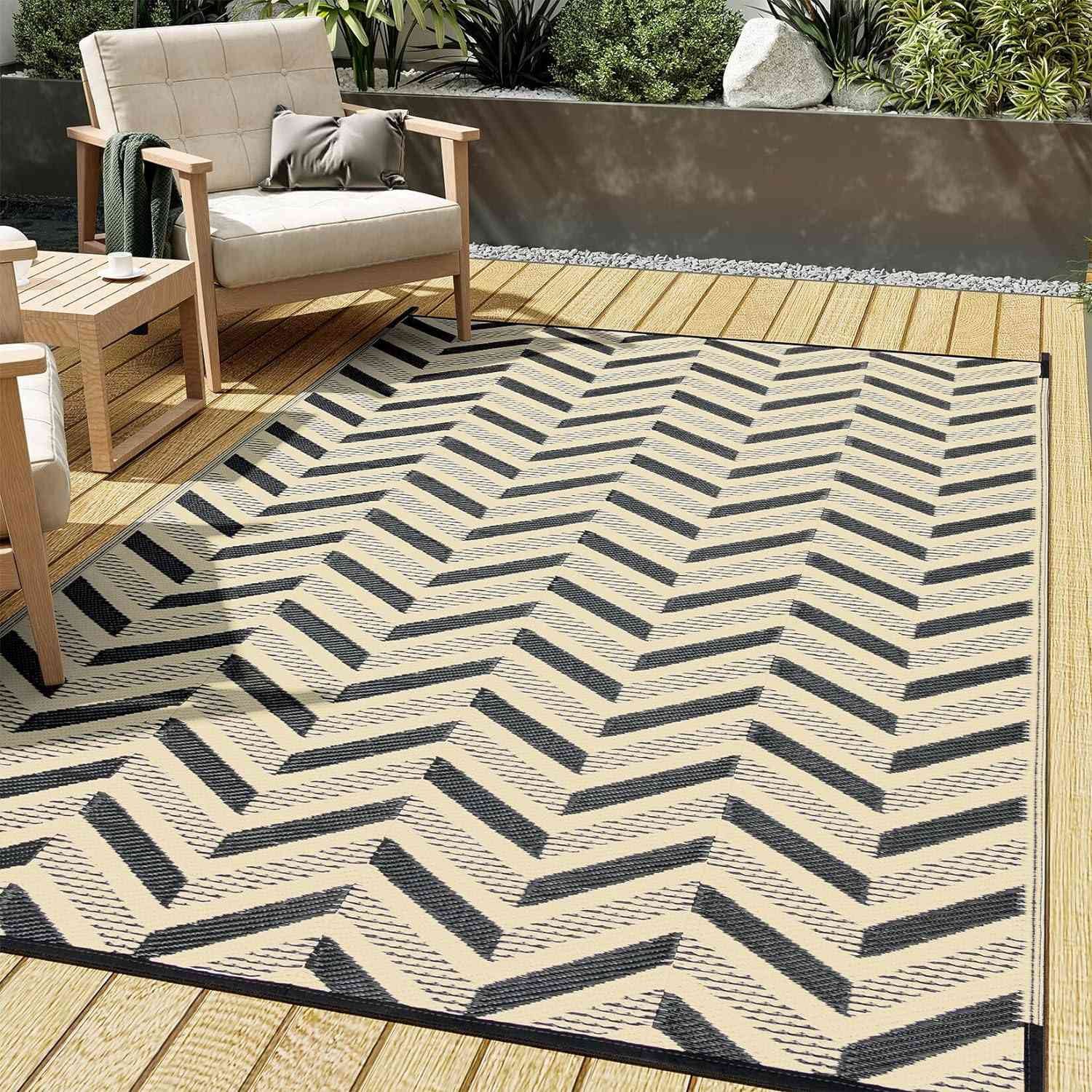 HUGEAR Outdoor Plastic Straw Rug