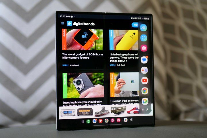 App switching methods on the Samsung Galaxy Z Fold 6.