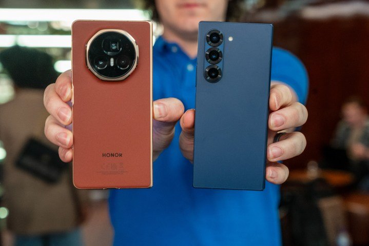 Honor Magic V3 orange next to the Galaxy Z Fold 6