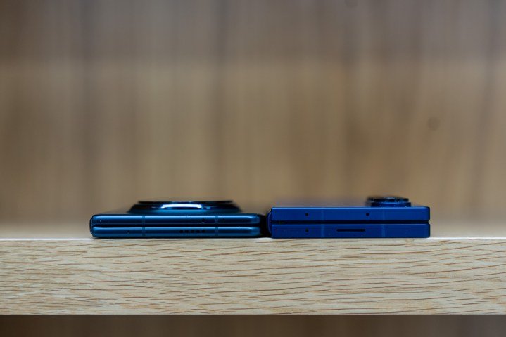 Honor Magic V3 thickness next to the Galaxy Z Fold 6