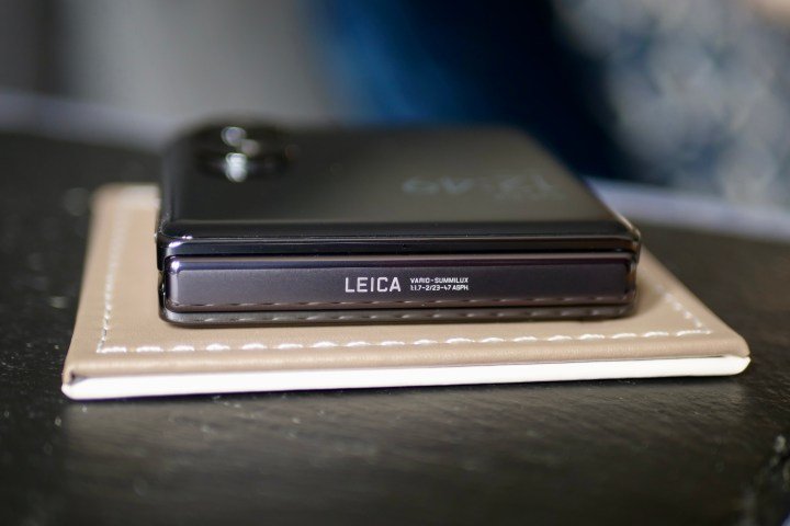 The Xiaomi Mix Flip's hinge.