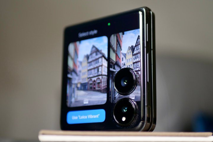 The Xiaomi Mix Flip's cover screen.