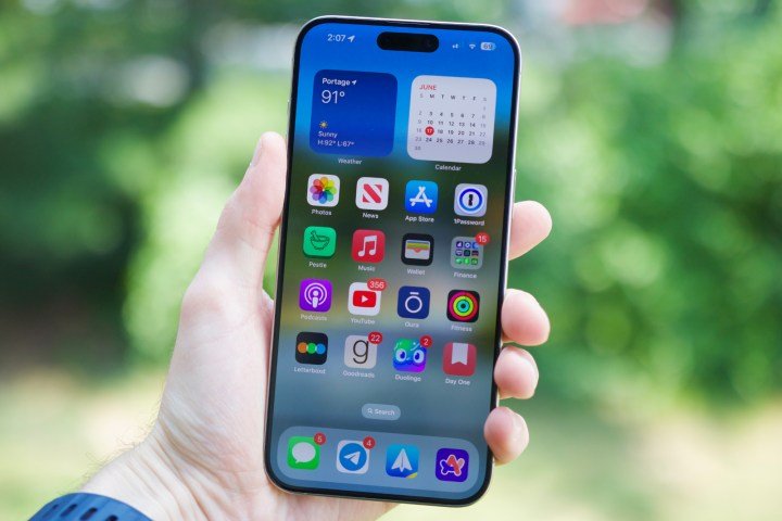 apple iphone will never be the same after ios 18 update why 15 pro max home screen outside hero