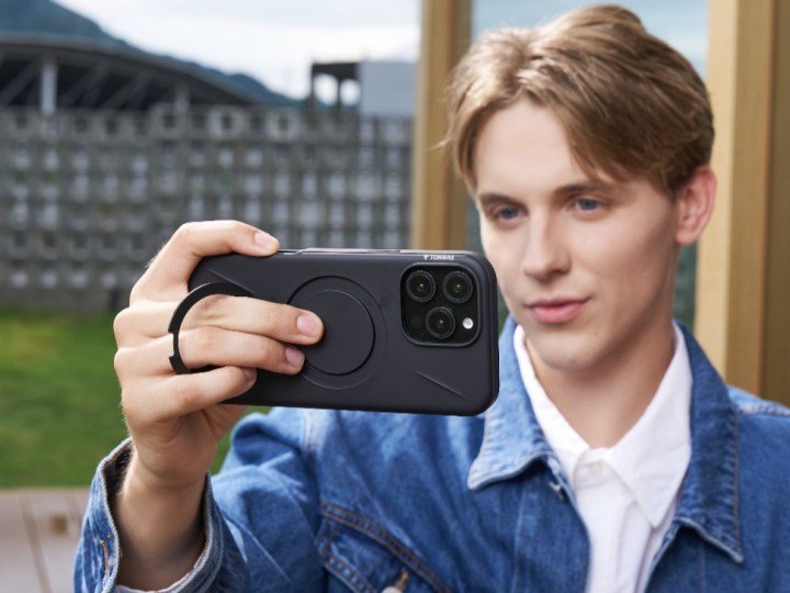 TORRAS Ostand Spin Onyx case ring held for selfie