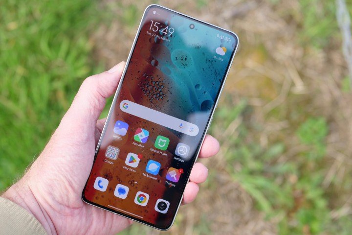 A person holding the Xiaomi 14T Pro.