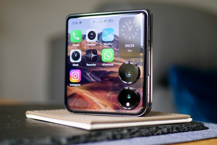 The closed Xiaomi Mix Flip showing the cover screen apps.