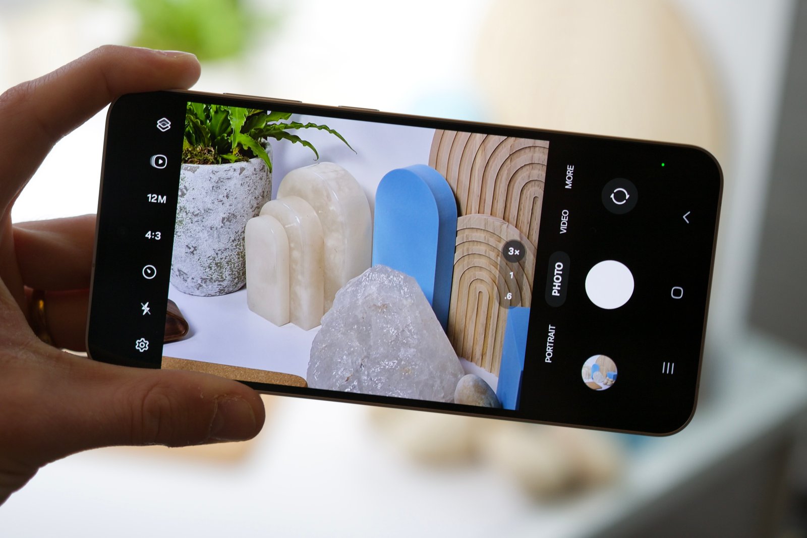 The camera app running on the Samsung Galaxy S24 FE.