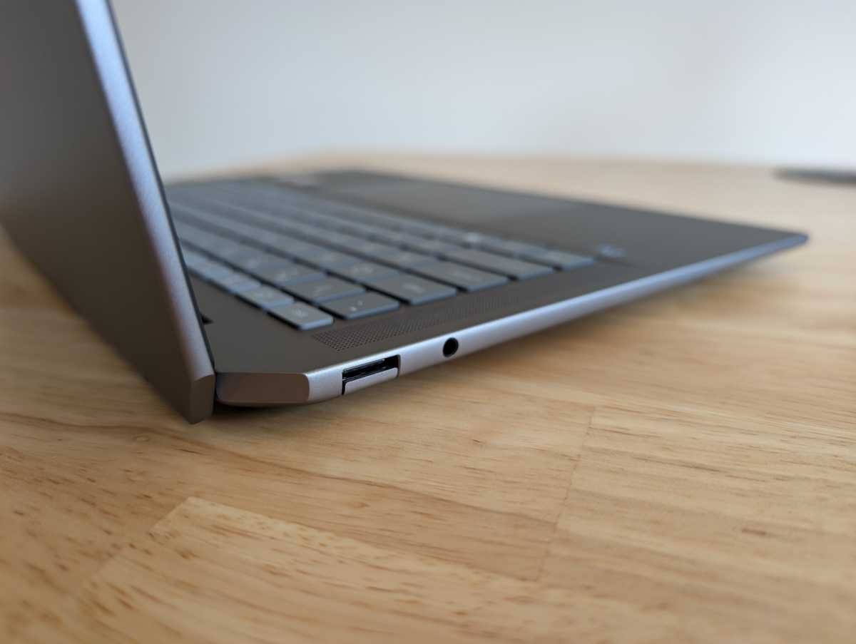 HP Omnibook Ultra 14 left ports