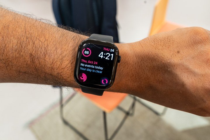 Apple Watch Series 10 display on the homescreen with a crack on the screen