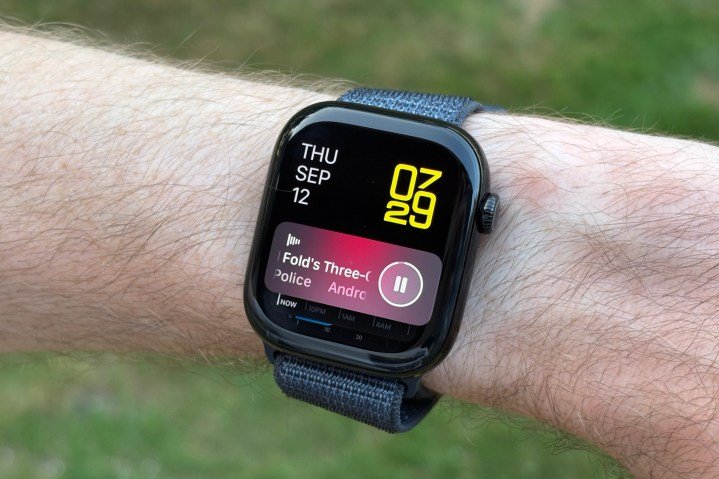 Smart Stack on the Apple Watch Series 10.