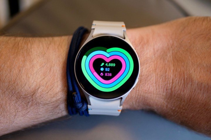 Exercise rings on the Samsung Galaxy Watch 7.