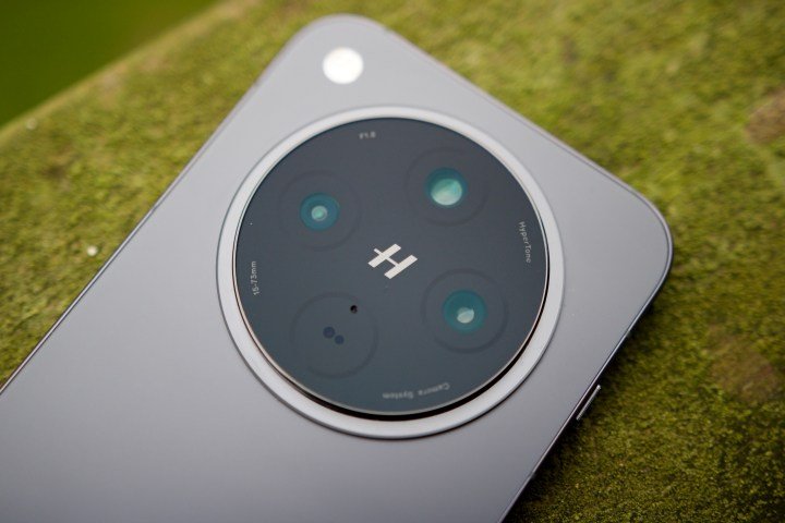 The camera housing on the Oppo Find X8.