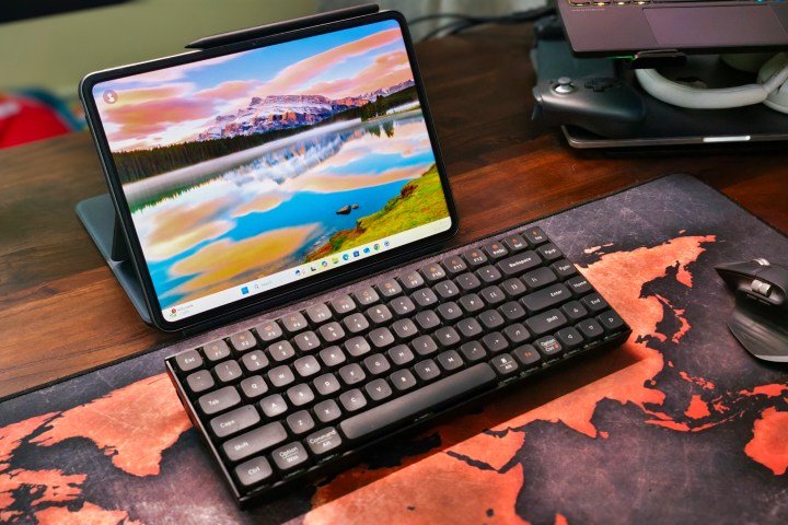 OnePlus Pad 2 used as a wireless Windows monitor, kept in front of a Keychron K2V2 mechanical keyboard and Logitech MX Master 3S on a table.