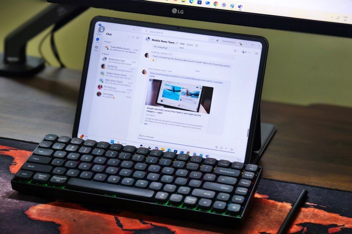 OnePlus Pad 2 used as a wireless Windows monitor, kept in front of a Keychron K2V2 mechanical keyboard and Logitech MX Master 3S on a table.