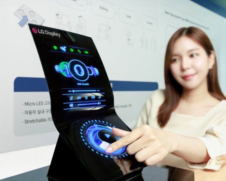 A demonstration of LG's stretchable screen technology.
