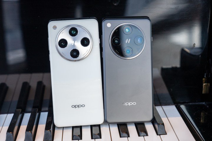 The Oppo Find X8 and Find X8 Pro next to each other