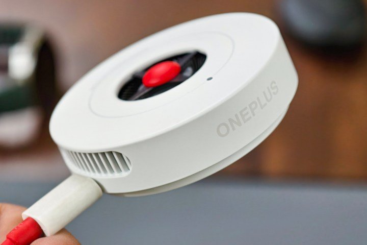 OnePlus AirVooc 50W wireless charger.