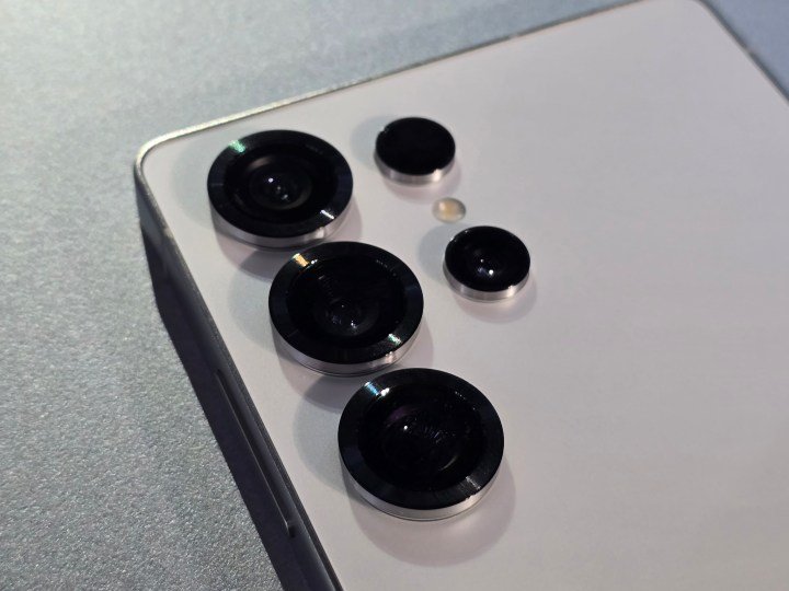 Galaxy S25 Ultra camera array closeup