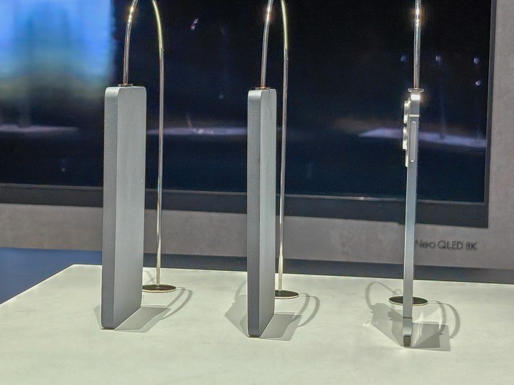 Samsung Galaxy S25 Edge side profile next to Galaxy S24 and Galaxy S25