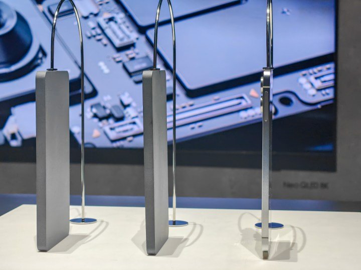 Samsung Galaxy S25 Edge side profile next to Galaxy S24 and Galaxy S25