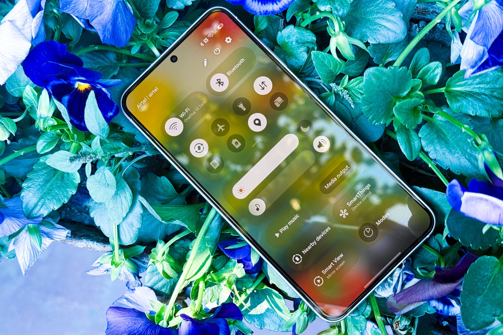 Quick controls on the Samsung Galaxy S25.