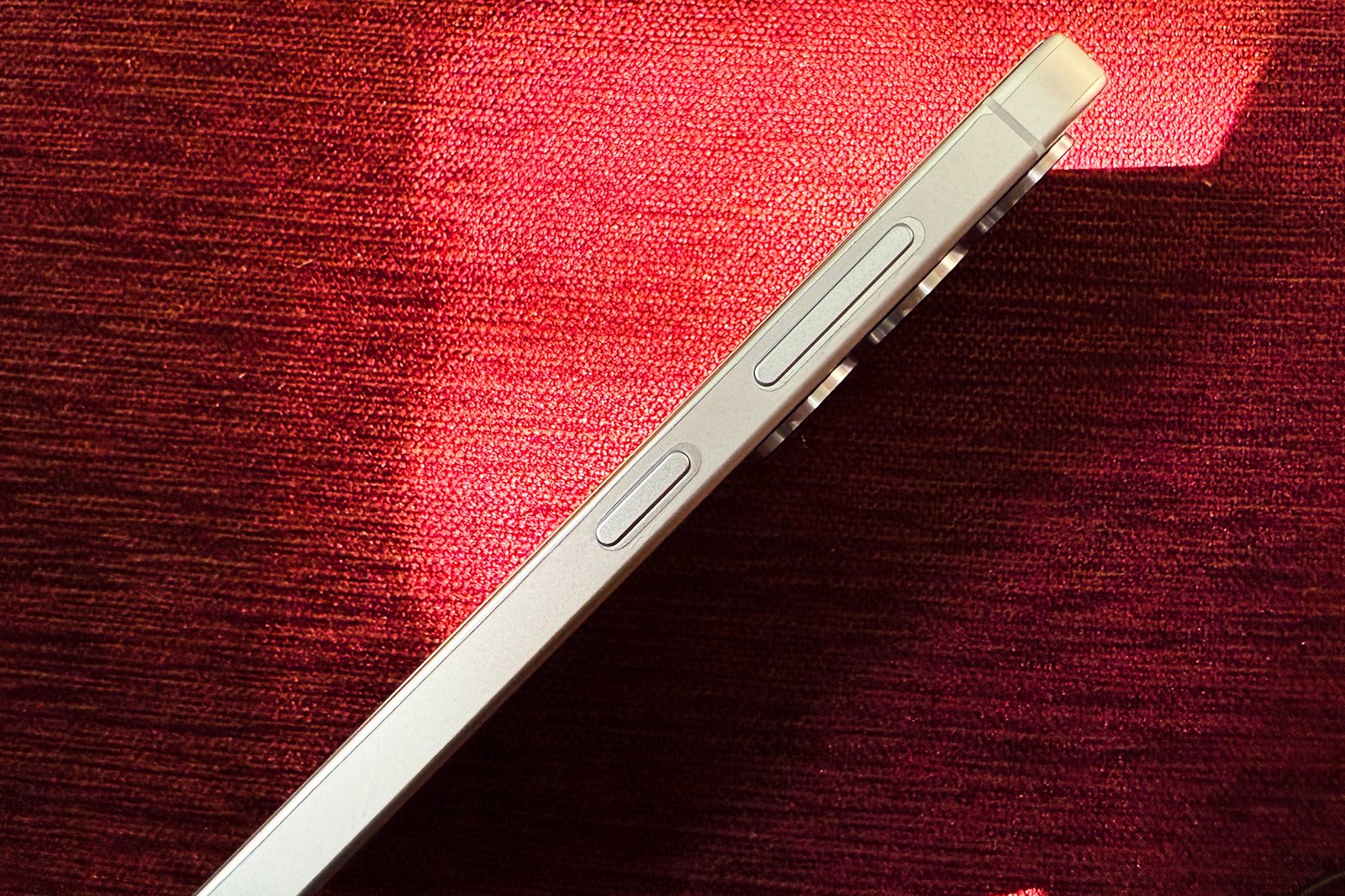 Side buttons on the Samsung Galaxy S25.