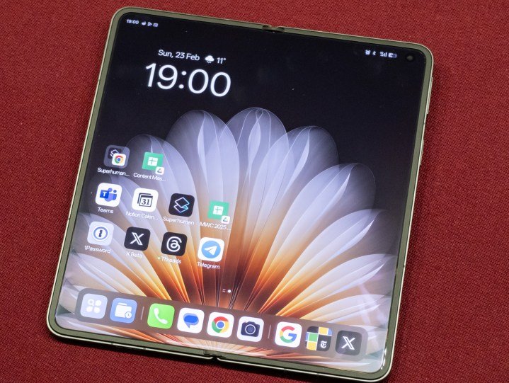 The main display on the Oppo Find N5