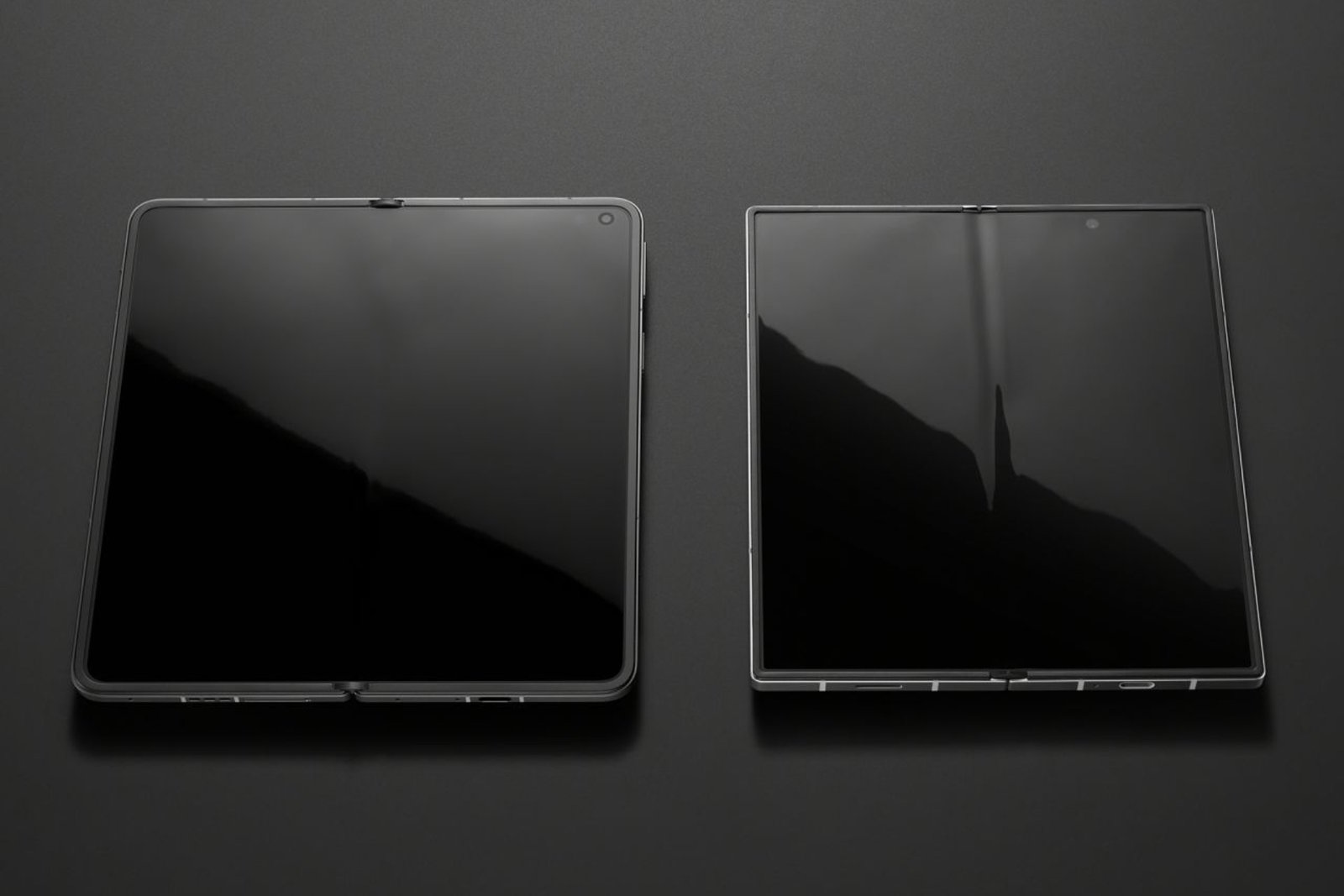 Oppo Find N5 alongside a Samsung foldable phone.