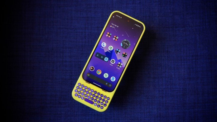 Clicks for Pixel 9 and Pixel 9 Pro in the Surge colorway