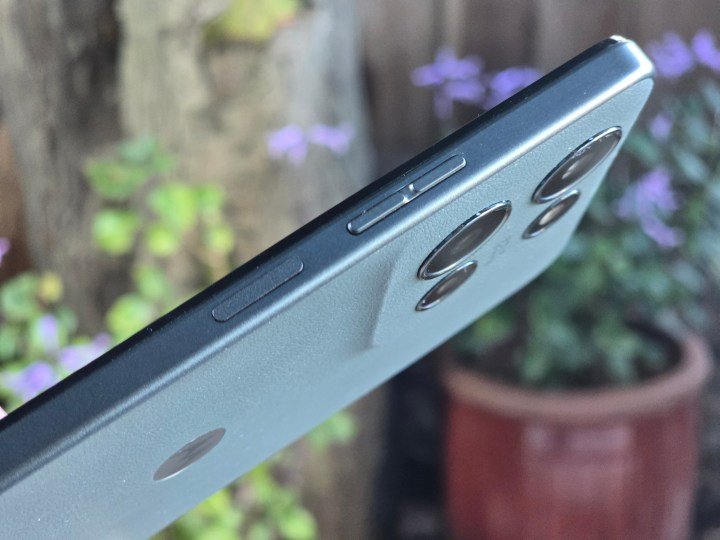 Moto G 2025 sloping camera design