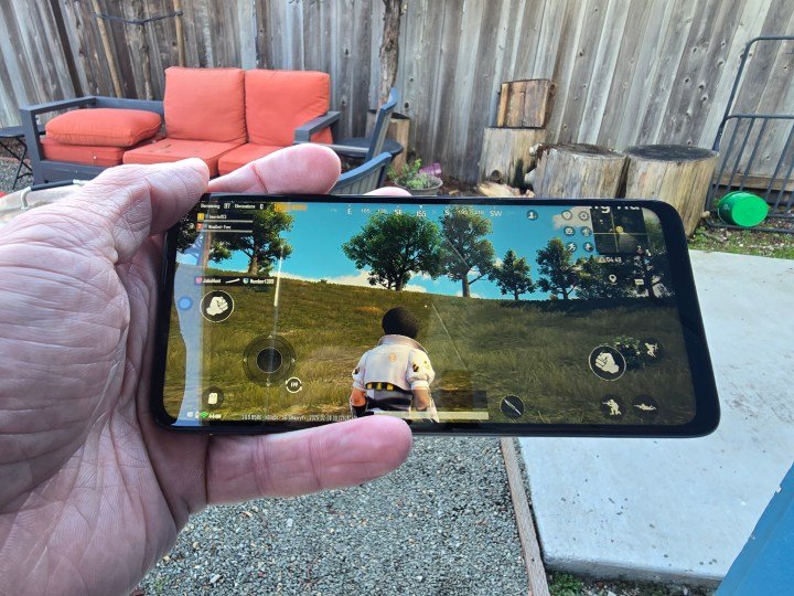 Moto G 2025 playing PUBG