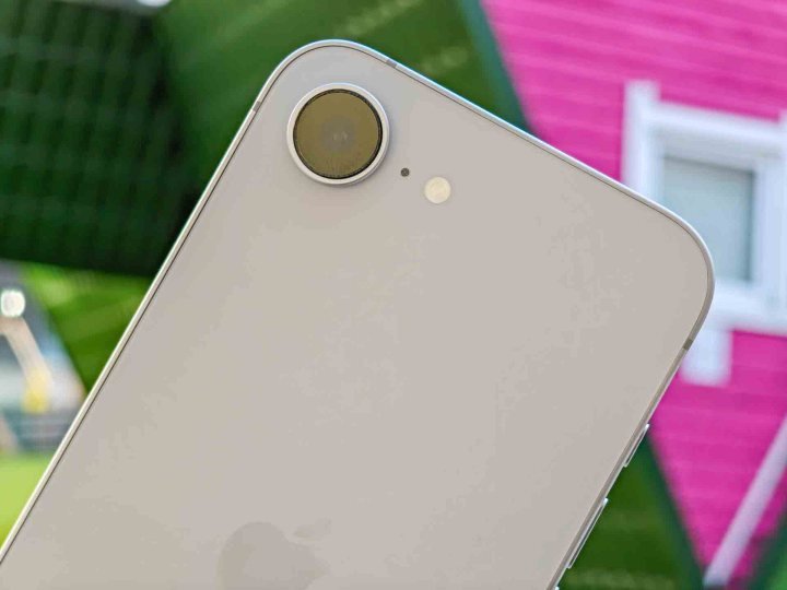 The camera on the iPhone 16e