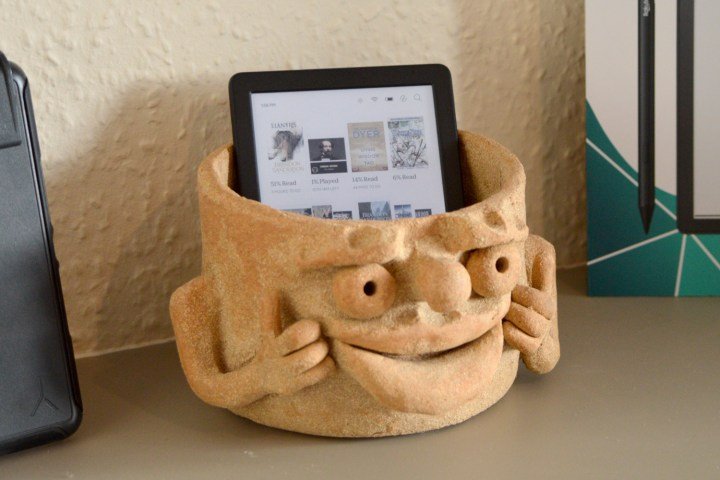 The Kobo Clara Colour in an ugly vase.