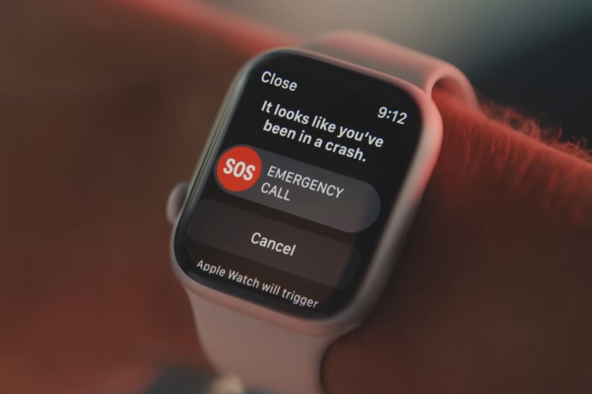 Car crash detection on Apple Watch Series 8.