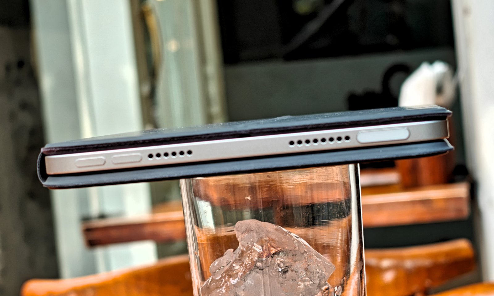 Thickness profile of the HOU Keyboard for the iPad mini.