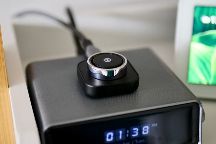 The Noise Luna Ring on charge.