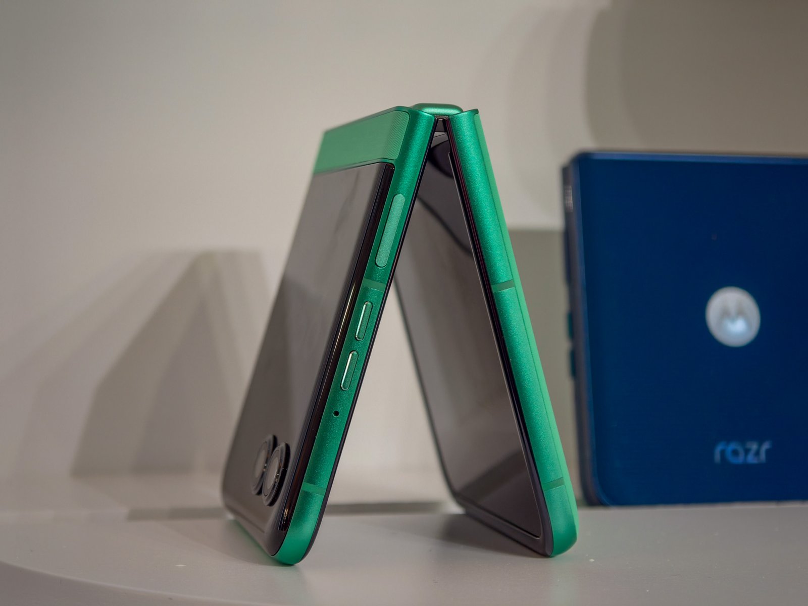 Moto Razr 2025 in Pantone Spring Bud green