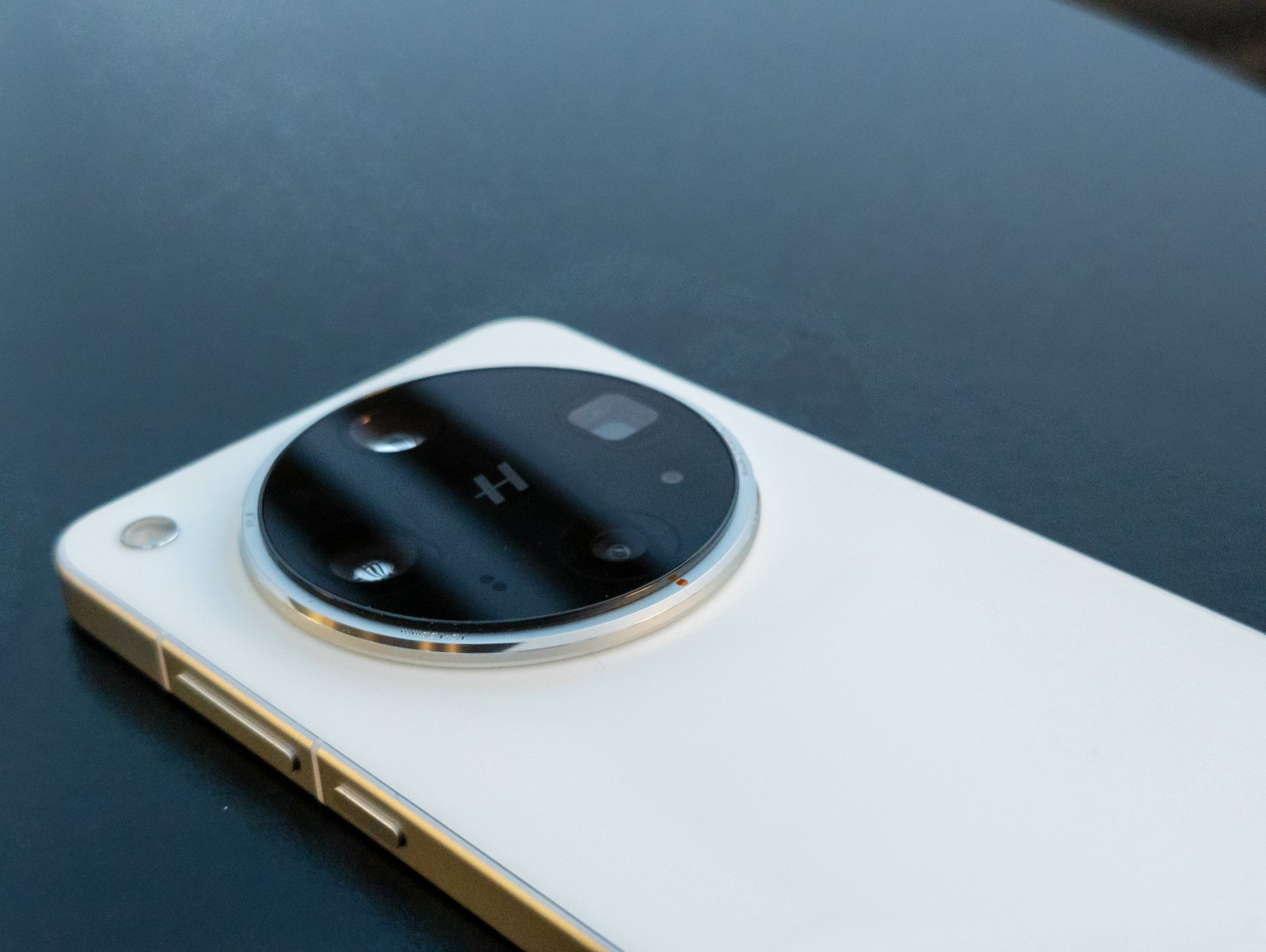 The camera on the Oppo Find X8 Ultra in White