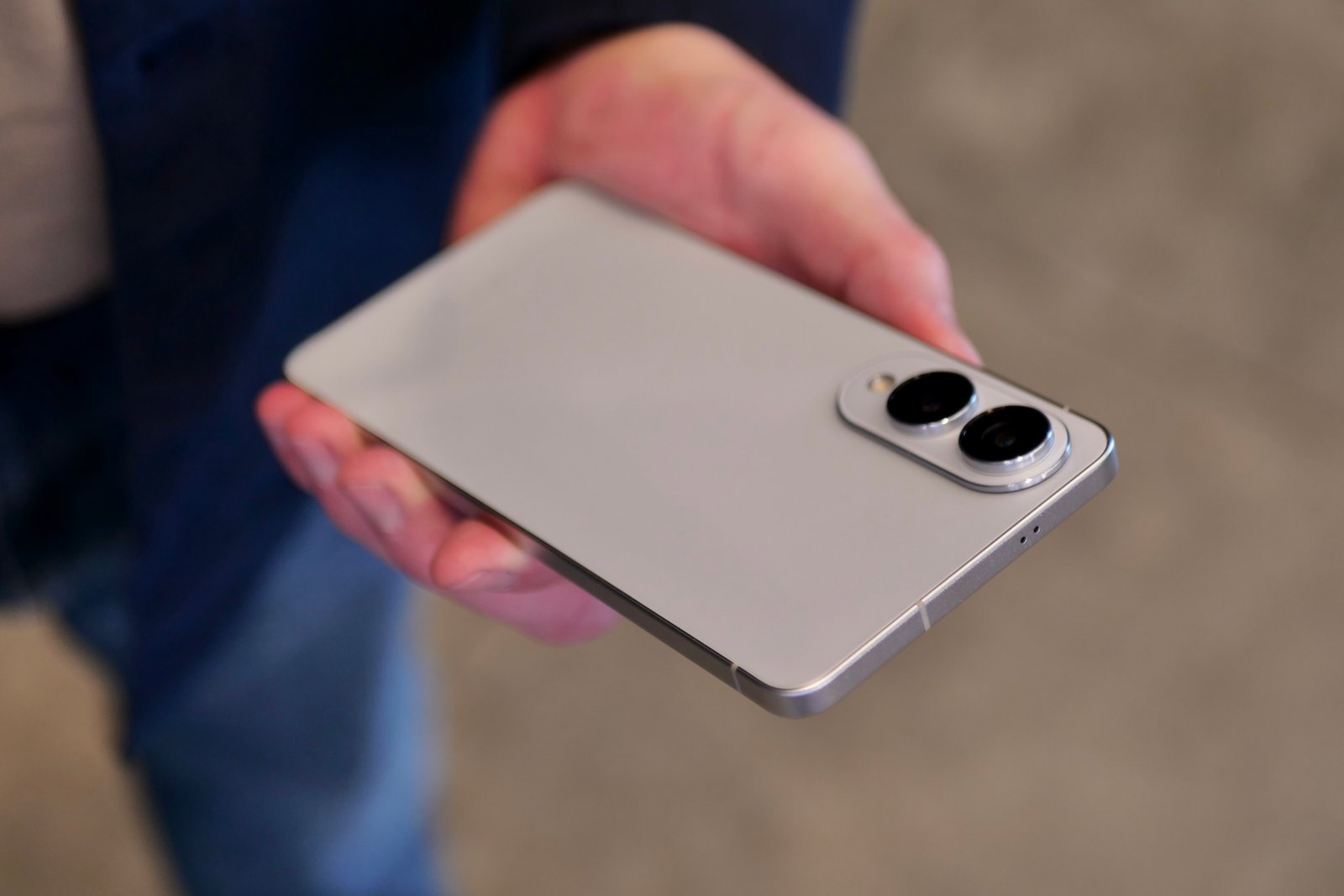 A person holding the Samsung Galaxy S25 Edge.