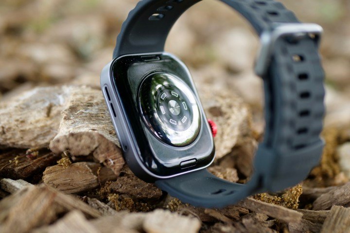 The Huawei Watch Fit 4 Pro's sensor.