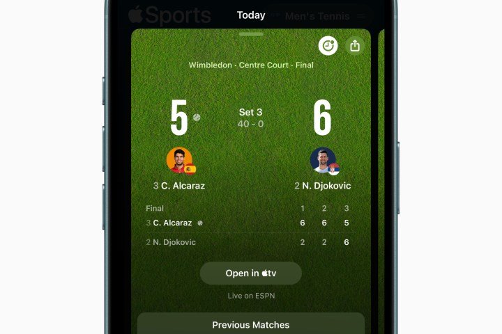 A live tennis match in the Apple Sports app