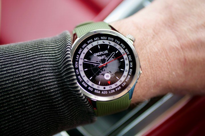 A person wearing the OnePlus Watch 3.