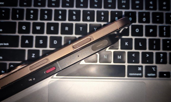 Side buttons on Red Magic 10S Pro and iPhone.