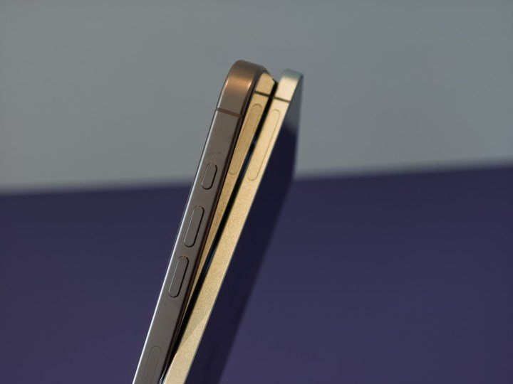 Galaxy S25 Edge thin profile next to the galaxy iPhone 16 pro to show the difference in thickness