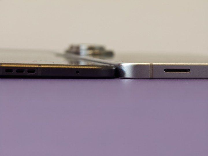 Galaxy S25 Edge thin profile next to the galaxy Oppo Find N5 to show the difference in thickness