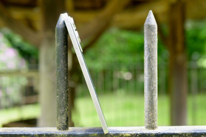 The side of the Samsung Galaxy S25 Edge.
