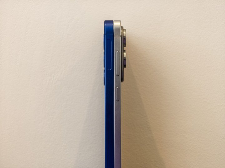 Galaxy S25 Edge thin profile next to the galaxy s25 plus to show the thickness