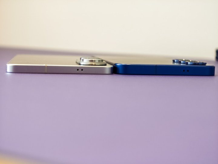 Galaxy S25 Edge thin profile next to the galaxy s25 plus to show the thickness