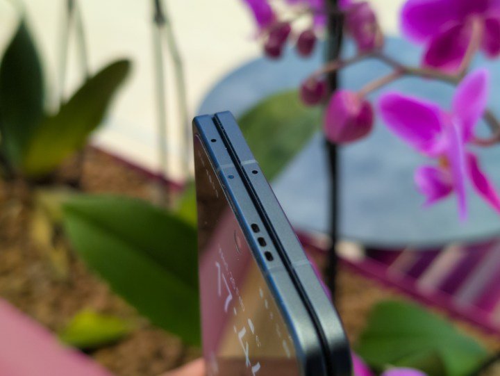 The top of the Oppo Find N5