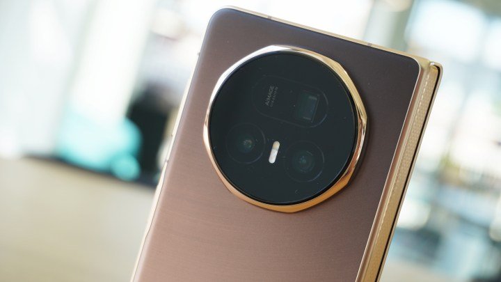 The rear camera bump on the Honor Magic V5